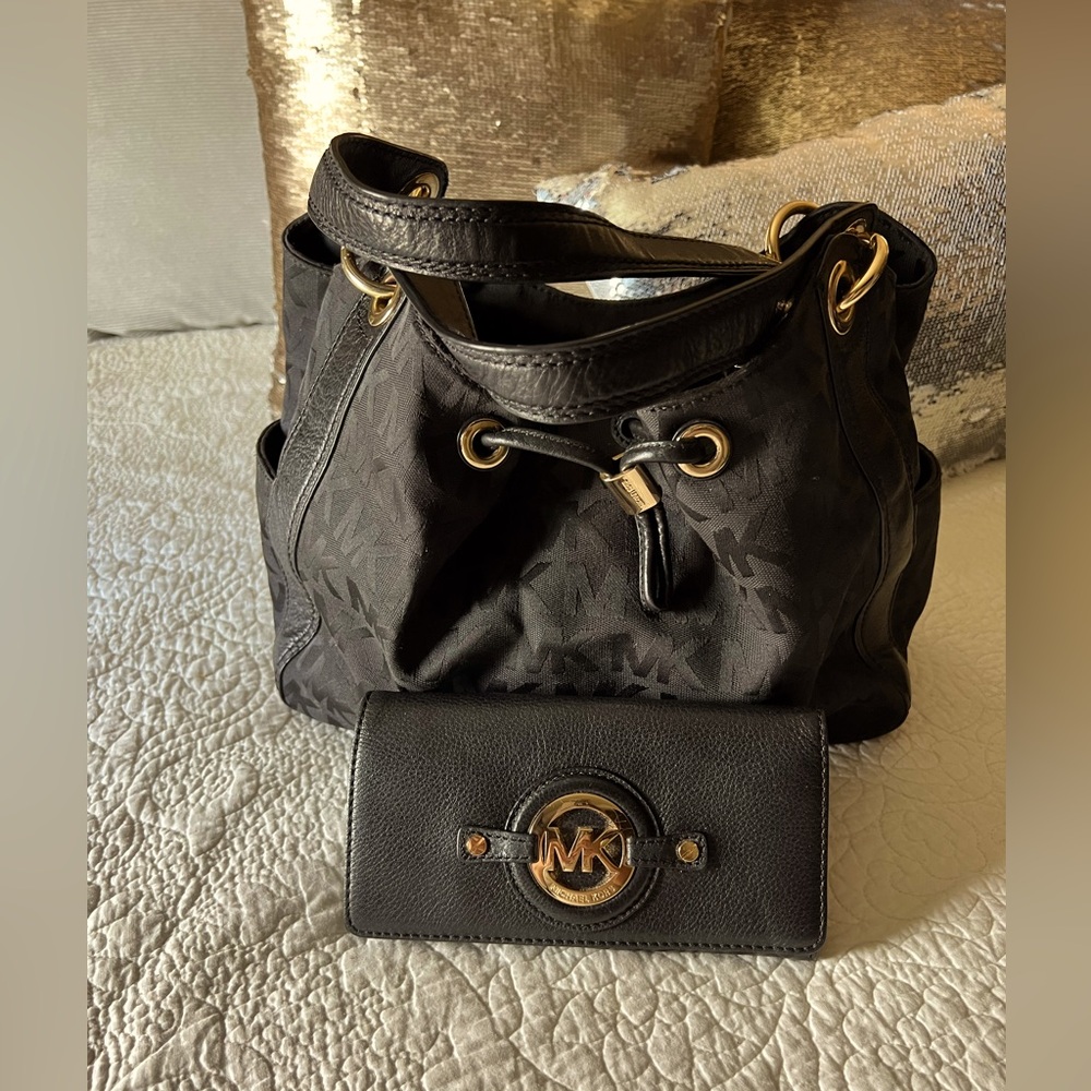 Michael Kors. Bag set